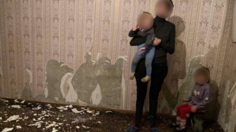 Ужас в Украйна: Заради мизерията две деца се хранели с тапети 