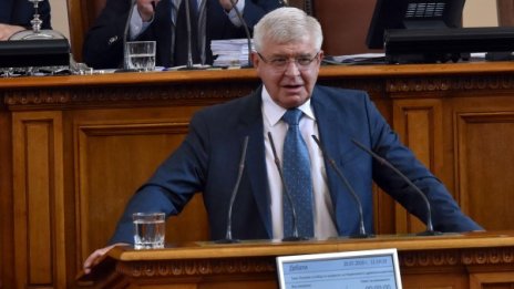 БСП иска главата на здравния министър заради Педиатрията