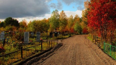 Вандали поругаха гробове в Нова Загора 