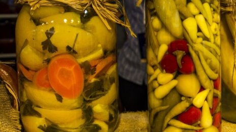 Туршията на пазара  се оказа опасна, има плесен, заразена е с ешерихия коли