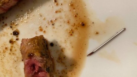 Глоба за пържолата с игла, според БАБХ - случаен инцидент