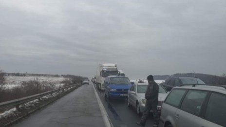 Без тежки инциденти след падналия леден дъжд
