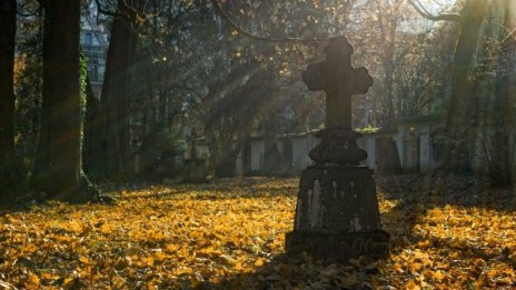 Френска кметица забрани да се умира в почивни и празнични дни