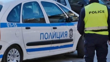Психично болен заплашвал банкова служителка