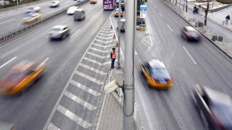 Българите подкрепят по-високите такси за камиони и автобуси 