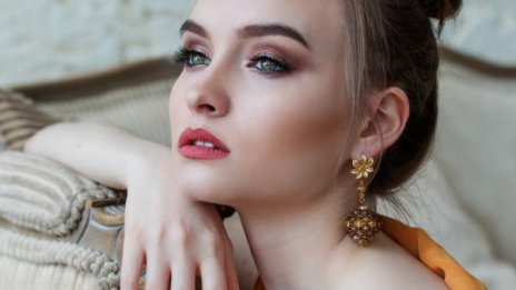 Гъсти и подчертани вежди - тренд в грима за 2020 г. 