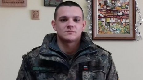 Курсант спаси жена, колата й се блъснала в билборд