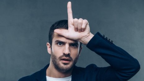 Знаци, че той има комплекси, които пречат на връзката ви 