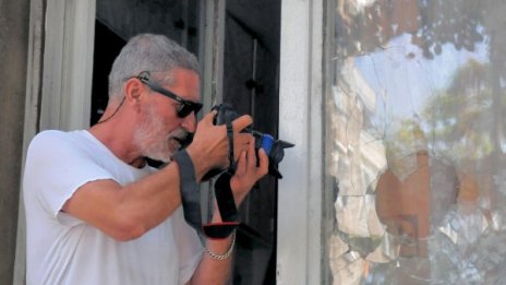 Нападнаха фоторепортера Борислав Пенков в Бургас