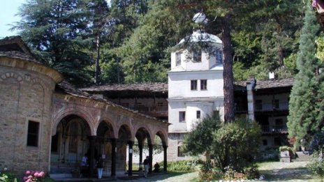 Обновяват пет от най-старите ни манастири с пари от ЕС