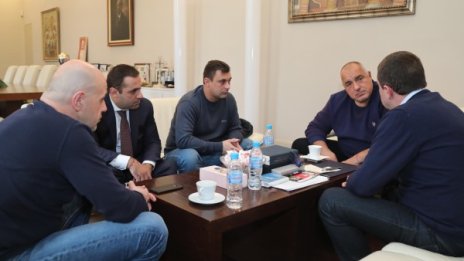 Борисов привика кризисния щаб от Перник заради режима