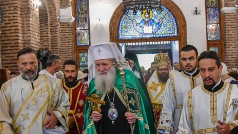 Патриарх Неофит на Бъдни вечер: Нека няма страдащи