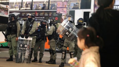 Сблъсъци между полиция и протестиращи в Хонконг 