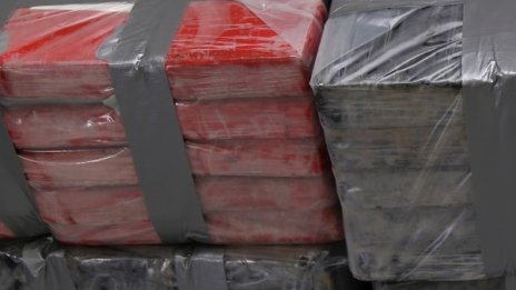 Удар в Уругвай: Тонове кокаин в контейнери с брашно