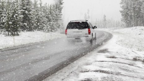 Сняг и студ в Гърция, част от пътищата са затворени