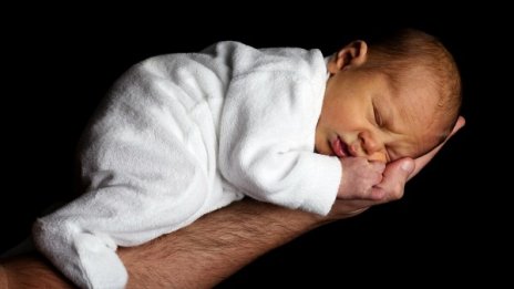 Родено с късмет! Първото бебе на Пловдив с кметска заплата