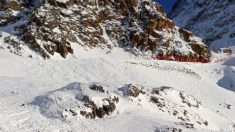 Четвърта жертва на лавини в Италия, загина скиор