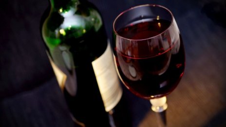 8-годишно се напи с вино на Нова година, в болница е