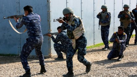 НАТО спира обучението на иракските сили за сигурност