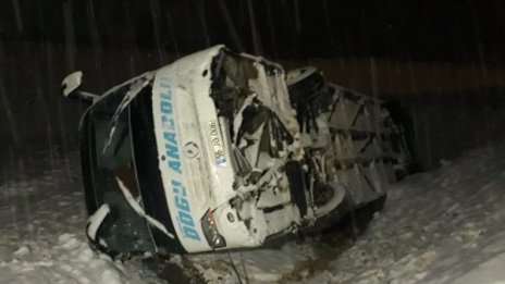 Снежен ад в Турция, 700 селища откъснати от снега