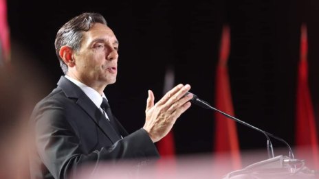 Вулин към Радев: Българите да палят свещи и да мълчат