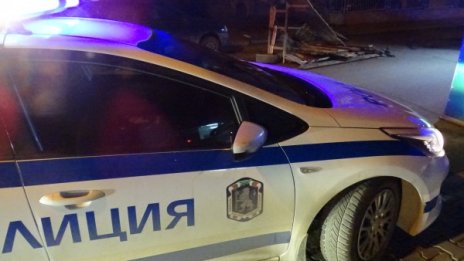 Кола се заби в стълб в с. Куртово Конаре, водачът избяга