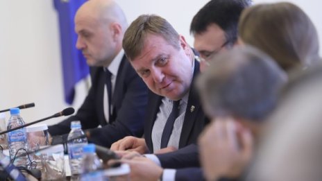 Каракачанов: Евакуирани са българските офицери в Ирак