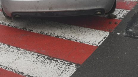 Кола блъсна 17-годишен на пешеходна пътека в Бургас