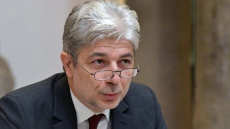 От зам.-министър при Костов до министър при Борисов. Кой е Нено Димов?