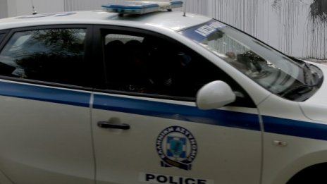 Българин преби и обра сънародничка в Атина