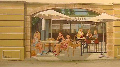 Улица "София" във Варна с нови изрисувани с графити фасади