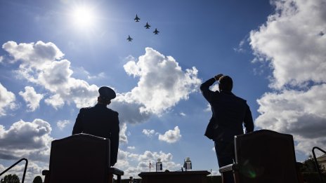 Пентагонът призова Европа да смекчи тона си към Русия
