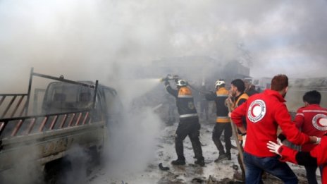 18 загинали и десетки ранени при нови удари в Идлиб 