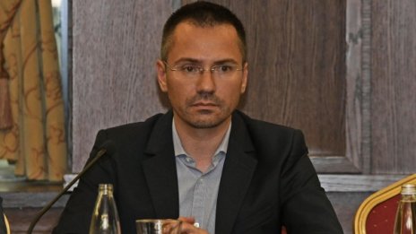 Джамбазки с глоба и без шофьорска книжка за година 