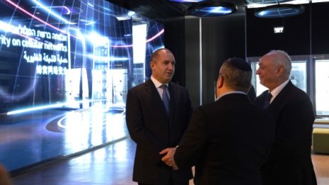 Радев от Израел: България върхи към пустиня заради липса на визия!