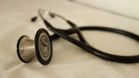 Дефибрилатори на публични места ще спасяват животи