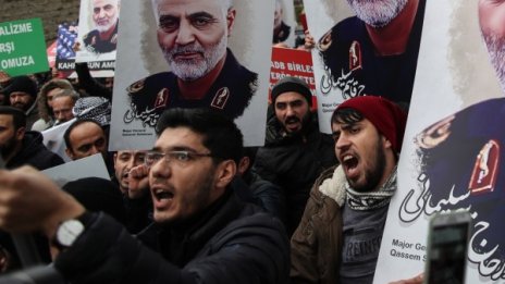 Протестиращи в Багдад искат американските сили да напуснат 