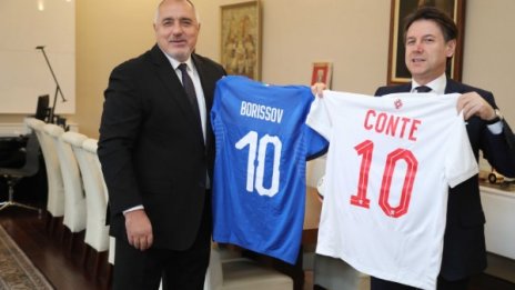Борисов и Конте си размениха футболни фланелки