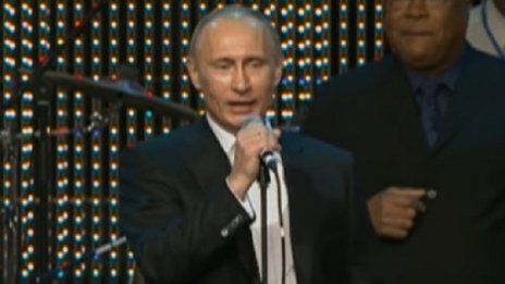 Путин и като певец – изпълнява Blueberry Hill пред Моника Белучи 