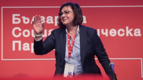 Нинова даде рамо на Радев: Управляват ни само от криза в криза!