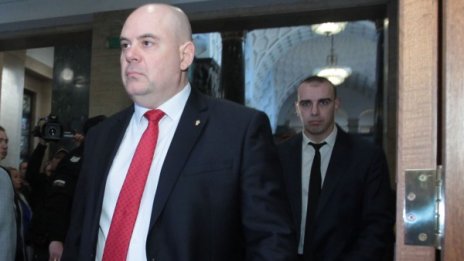 Гешев с писмо до ЕП и Сърбия: Иска екстрадирането на Цветан Василев