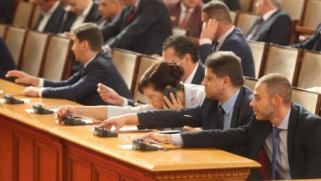 Техническа поправка: Курсът на лева към еврото няма да е фиксиран