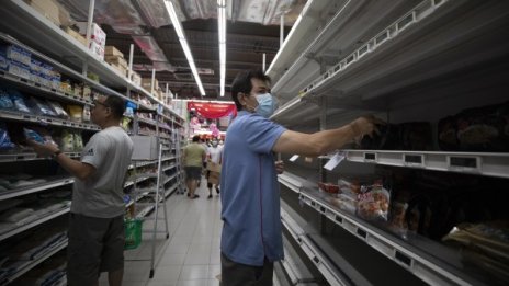 Жертвите на коронавируса вече са над 800