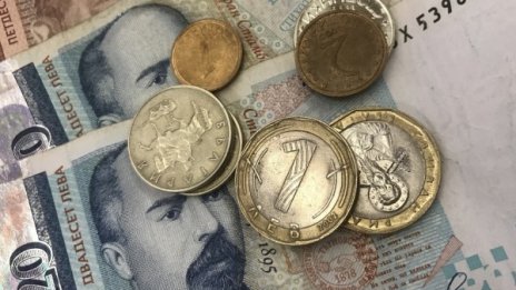 Другата България: Малките общини изпревариха по заплати големите