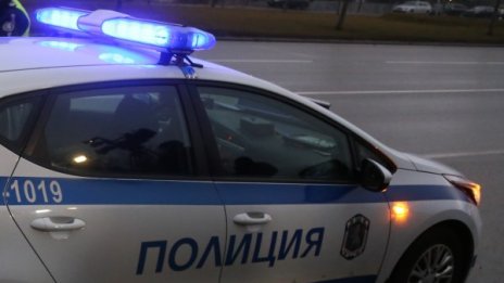 Задържаха мъж и жена, крали бельо и маратонки в Пещера