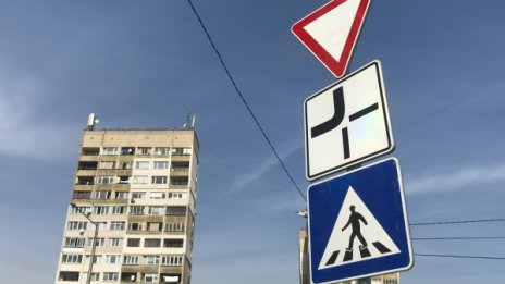Автобус блъсна жена на пешеходна пътека във Враца