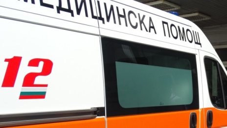 Мъж загина след удар на кола в дърво