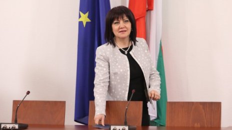 Караянчева убедена: Машинното гласуване ще затрудни гражданите!