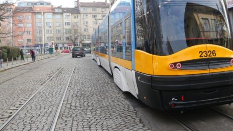 Градски случки: Забравено бебе в трамвай, прасе - на автогара