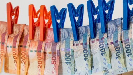 Китайската банка срещу коронавируса: Пере парите, буквално!
